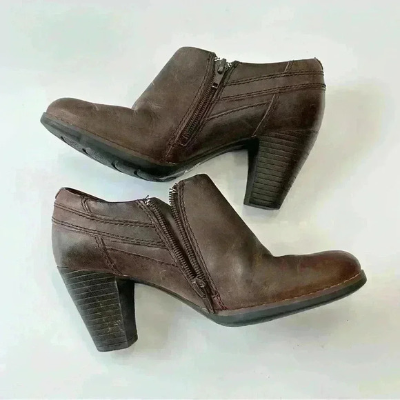 Clarks Bendables Brown Leather Ankle Booties with Heel Womens Shoes Size 6 - Picture 3 of 11